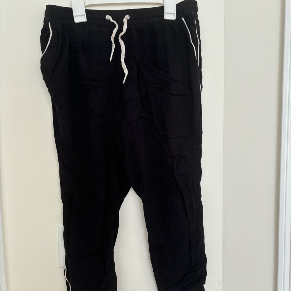 Women’s Black Cropped Jogger Pants
